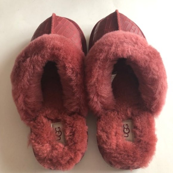 UGG Cozy II Suede Shearing Logo Slipper. Size: 7 - Picture 5 of 12